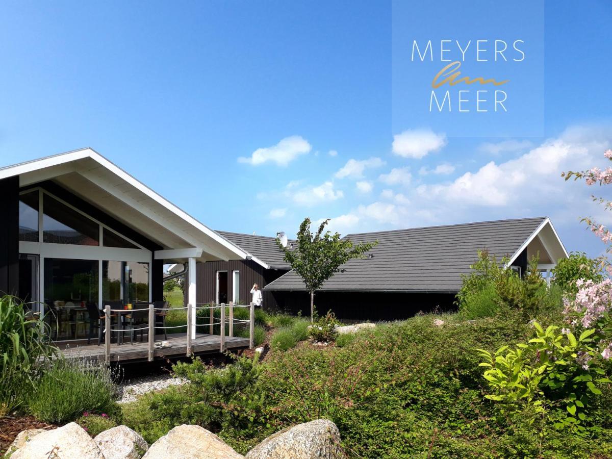 Schwarzes Holzferienhaus mit Sauna in Zierow -- SONNENECK -- 500m zum Ostsee-Strand, 4 - 6 Personen Exterior foto