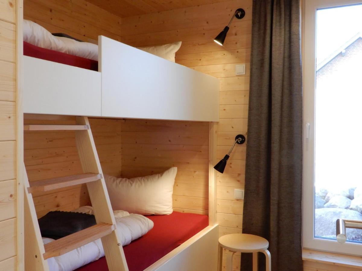 Schwarzes Holzferienhaus mit Sauna in Zierow -- SONNENECK -- 500m zum Ostsee-Strand, 4 - 6 Personen Exterior foto