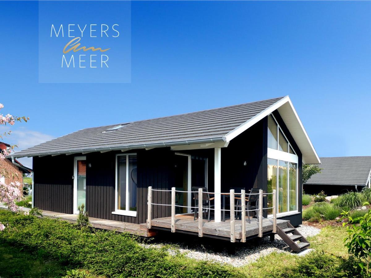 Schwarzes Holzferienhaus mit Sauna in Zierow -- SONNENECK -- 500m zum Ostsee-Strand, 4 - 6 Personen Exterior foto