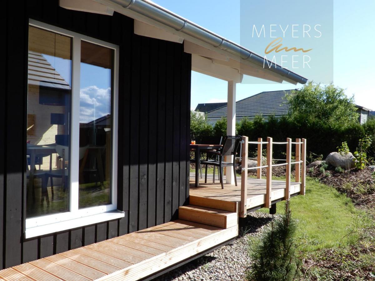 Schwarzes Holzferienhaus mit Sauna in Zierow -- SONNENECK -- 500m zum Ostsee-Strand, 4 - 6 Personen Exterior foto